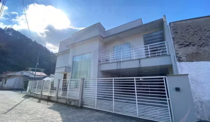 INCRÍVEL CASA COM 3 DORMITÓRIOS SENDO 1 SUÍTE MASTER