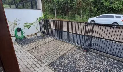 LINDA CASA TOTALMENTE MOBILIADA DE 3 DORMITÓRIOS SENDO 1 SUÍTE
