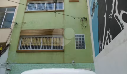 Prédio inteiro à venda em Praça Da Bandeira - RJ