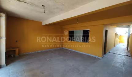 Sobrado a venda com 04 dormitórios sendo 01 suíte na região do Campo Grande