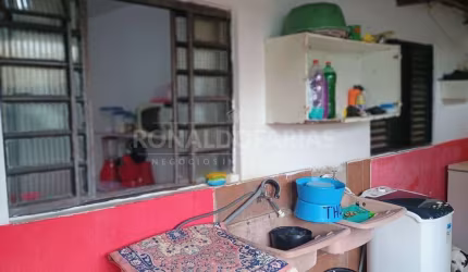 CASA A VENDA PARA RENDA COM 3 CASAS NO TERRENO