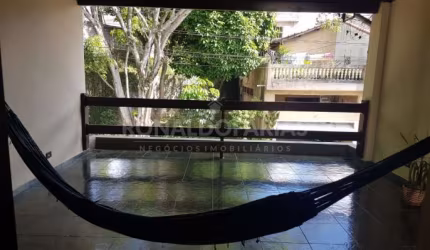 Casa a Venda na Cidade Dutra com 3 Dormitórios e 2 Vagas de Garagem