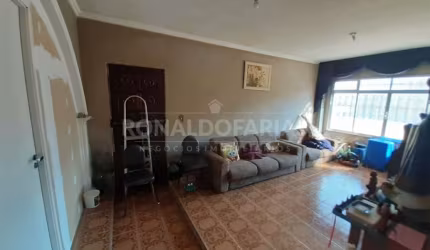 sobrado a venda 3 dorm. e 500 m² de terreno - Região do Jardim Shangrila