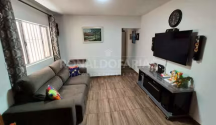 Sobrado para renda  à venda com duas casas e entradas independente na região do Jardim Primavera.