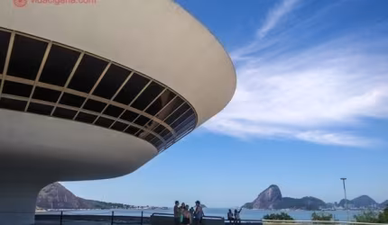 Residência Com Piscina Sauna em Rua Central de São Francisco