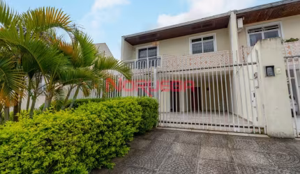 Casa de 3 quartos no Jardim das Américas, Curitiba-PR: 1 suite, sala, vaga de garagem e 134,10 m² de área. Alugue já!