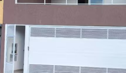 Assobradado à venda 3 Dorms, Suíte, Área Goumert, 3 Vagas de Garagem !!