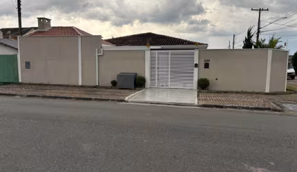 EXCELENTE RESIDÊNCIA DE ÓTIMO PADRÃO NO CAJURU.