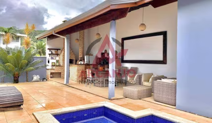 Casa em condomínio fechado.