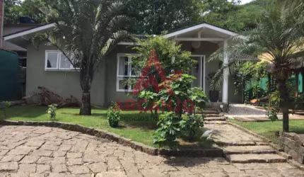 CASA MUITO CHARMOSA PARA LOCAÇÃO NA VILA DE ITAMAMBUCA