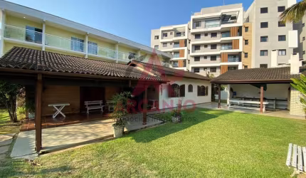 Casa próximo a praia da Enseada a venda - Ubatuba - SP