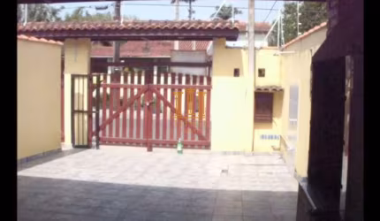 Casa composta por 2 casas geminadas no Massaguaçu em Caraguatatuba - CA580