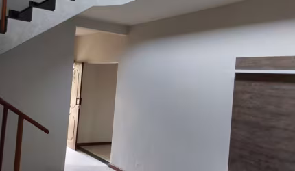 BELÍSSIMA CASA DISPONÍVEL PARA LOCAÇÃO COM 5 DORMITÓRIOS