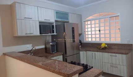 Sobrado à venda com 200m² de Área, com 3 quartos, Esplanada Santa Terezinha.