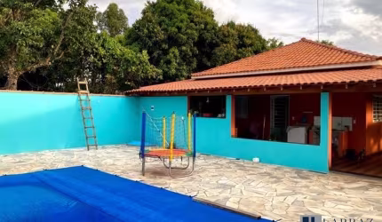 Oportunidade. Chacara para venda em Cajuru-SP, com 10.000 m2, casa, piscina, energia, escritura e pomar