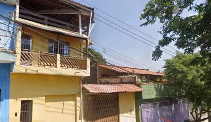 Sobrado em Jardim Jacy, Guarulhos - 4 dormitórios, 1 suíte, 2 banheiros por R$ 650.000 - Venda