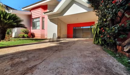Casa com 3 quartos à venda na Rua Adolfo Alves Ferreira, Vila Marumby, Maringá, 220 m2 por R$ 1.550.000