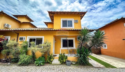 Casa à Venda - Condomínio Frente à Praia da Rasa
