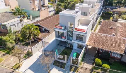 TRIPLEX COM TERRAÇO EM EXCELENTE LOCALIZAÇÃO