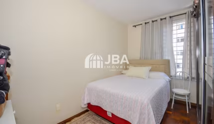 APARTAMENTO REFORMADO NO CENTRO DE CURITIBA