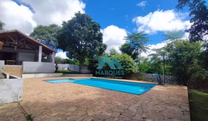 Maravilhosa Chácara próximo com piscina, próximo a Carvalho Pinto em Caçapava-SP