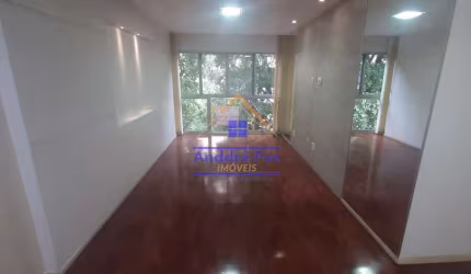 Apartamento com  3 quartos, copa cozinha, 1 suíte, dependências completas, 2 vagas à venda, 110 m²