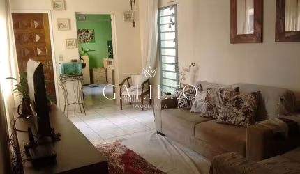 Casa á Venda em Anhangabaú - Jundiaí -SP - 3 Dormitórios - 6 Vagas de Garagem