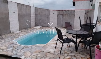 Casa com piscina à venda na Vila Viotto - Jundiaí. Ótima casa com 4 dormitórios sendo 1 suíte. 3 vagas de garagem.