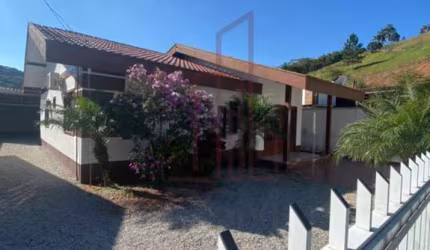 Casa à venda no Cedrinho, Brusque  por R$ 800.000