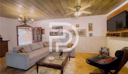 Oportunidade Única! Casa Duplex com 4 Apartamentos, Piscina e 6 Vagas – Praia do Forte, Mata de São