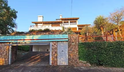 Casa para Venda - 600.73m², 4 dormitórios, sendo 4 suites, 6 vagas - Teresópolis