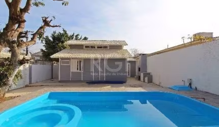 Casa para Venda - 101m², 3 dormitórios, sendo 1 suites, 3 vagas - Guarujá