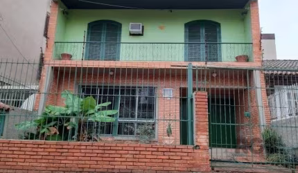 Casa de 130m² com 3 dormitórios no bairro Jardim Botânico.
