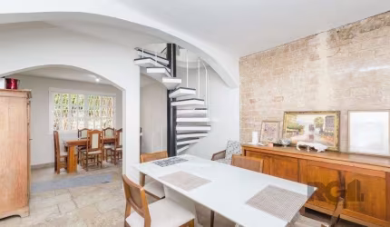 Casa de 4 dormitórios no bairro Três Figueiras
