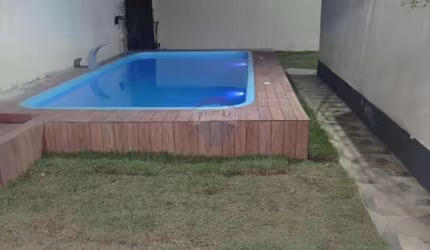 Casa linear com dois quartos, sala, cozinha, área Gourmet, Piscina de 6m  no Barroco, centro de Itaipuaçu