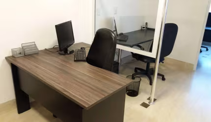 Sala comercial com 4 ambientes no Jd. Aquarius
