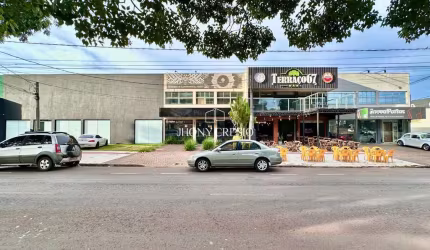 5 Salas térrea, Comercial à venda na Av. Alexandre Rasgulaeff, dividido em 4 barracões, todos alugados.