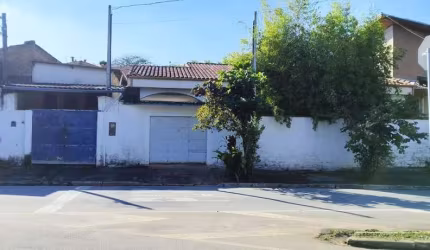 Casa para Venda em Taubaté, Campos Elíseos, 4 dormitórios, 3 banheiros, 4 vagas