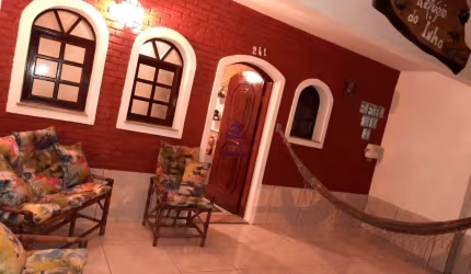 Casa à venda em Ubatuba-SP, no bairro Pereque-Açu, 4 quartos, 1 suíte, 4 salas, 2 banheiros, 5 vagas de garagem, 100m²!