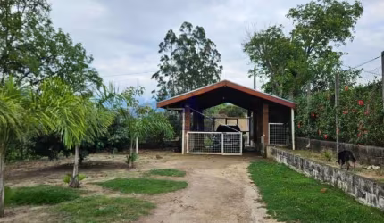 Chácara à venda em Pindamonhangaba-SP, bairro Piracuama: 1 quarto, 1 sala, 1 banheiro, 6 vagas, 60,00 m² de área