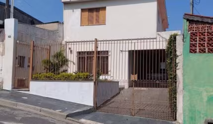 Excelente Sobrado à venda, 200 metros de terreno, 262 metros de construção, 3 dormitórios, 1 suite,