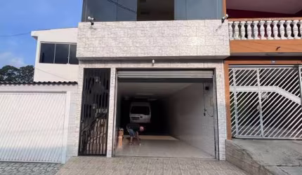Lindo sobrado à venda, com 4 vagas de garagem e 3 dormitórios, na região daVila Nova Bonsucesso, Gu