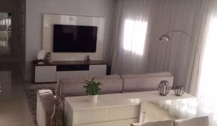 Apartamento  à venda, com 3 dormitórios, sendo 1 suite e 2 vagas de garagem, na região Jardim Zaira