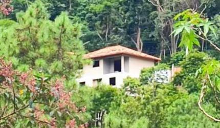 Casa para Venda em Teresópolis, Golfe, 3 dormitórios, 1 suíte, 4 banheiros, 2 vagas