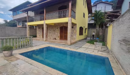 Casa para Venda em Teresópolis, Nossa Senhora De Fátima, 3 dormitórios, 3 suítes, 1 banheiro, 3 vagas