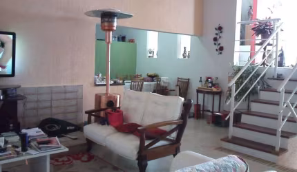 LOCAÇÃO/VENDA | CASA EM CONDOMÍNIO 4 DORMS | 3 VAGAS | 226 m² | VILA MIKE