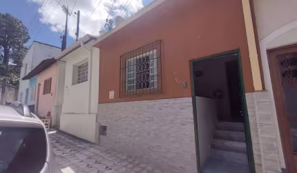 CASA Á VENDA 2 DORMITÓRIOS 1 BANHEIRO QUINTAL EM SERRA NEGRA