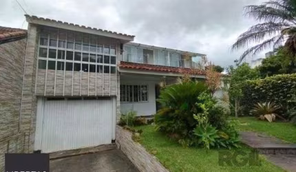 Casa em Porto Alegre, no bairro Ipanema, com 6 dormitório(s), e 3 vagas para loc
