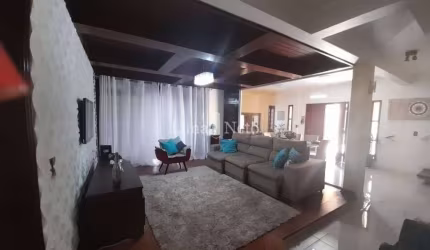 Casa sobrado, 234 m2, 3 dorms ( 1 suíte com closet ) 4 vagas