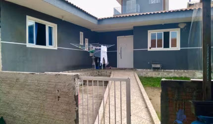 Vende-se  2 casas terreas no mesmo terreno de 360m2 totais  com 5 vagas de carros no bairro Maracanã, Colombo, Paraná